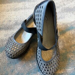 Jambu J-41 AdventureOn Women's Slip On Mary Jane Shoes